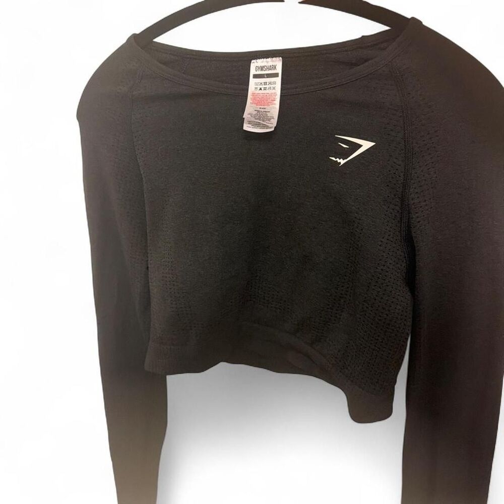 Gymshark Women's Black and Grey Crop-top